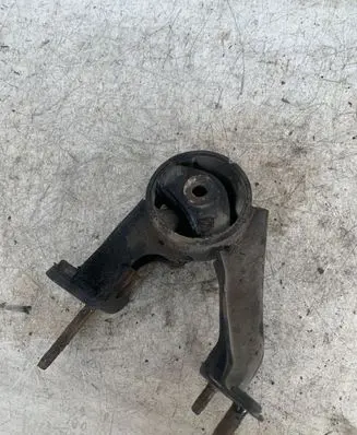 Toyota Avensis T250 Engine mount bracket