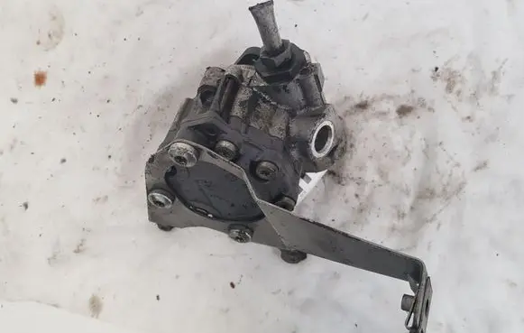 BMW 5 E39 Power steering pump 7693974101