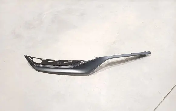 Front bumper splitter molding