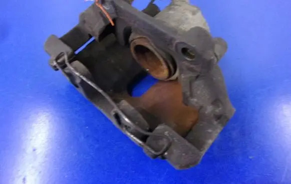 Volkswagen PASSAT B5 Front brake caliper