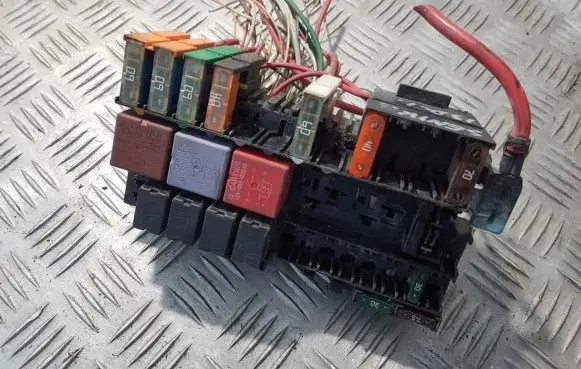 Renault Scenic I Fuse box set 7703255388