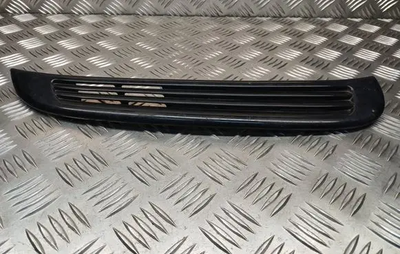 Suzuki Grand Vitara I Rear side glass trim 7711065D