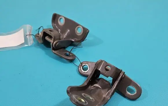 Rear door hinge set