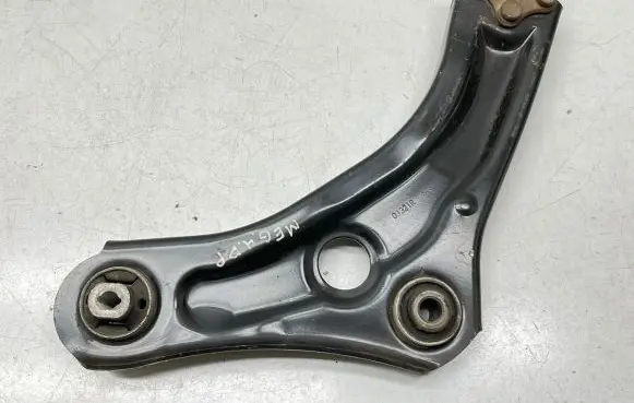 Renault Megane IV Front lower control arm/wishbone 03321R
