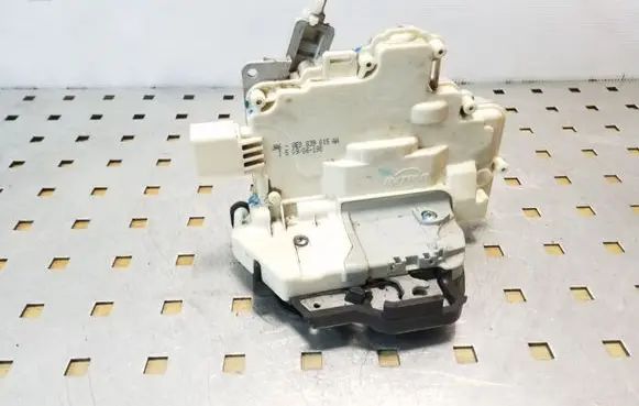 Audi A4 S4 B7 8E 8H Rear door lock 8E0839015AA