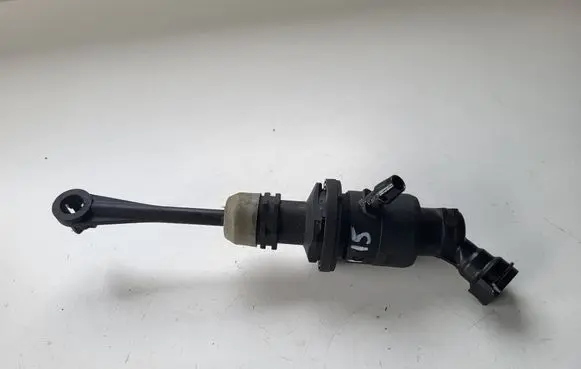 Nissan Qashqai Clutch slave cylinder 