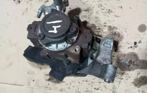 Volvo V50 Fuel injection high pressure pump 9676289780 5WS40893 A2C53384062