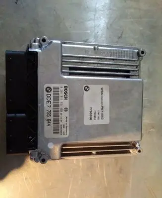 BMW 1 E81 E87 Engine control unit/module DDE7795844 0281011631 7796558