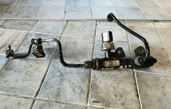 Peugeot 607 Fuel main line pipe A2C20001297 5WS40128 4R8Q9C066AE
