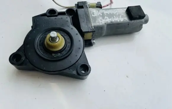 KIA Carens II Rear door window regulator motor