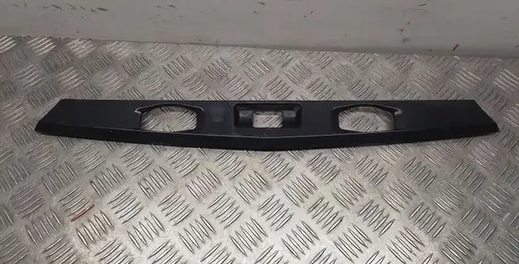 Trunk door license plate light bar