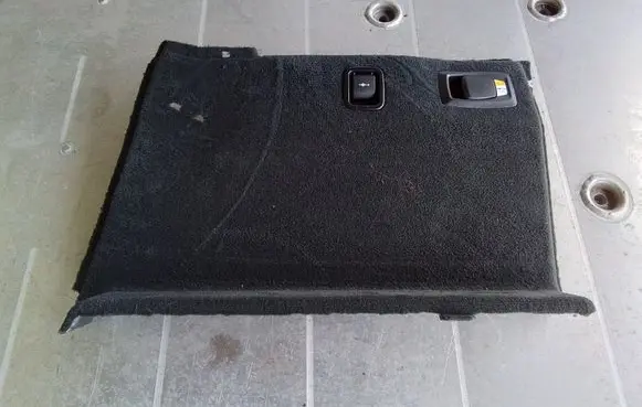 Trunk/boot lower side trim panel