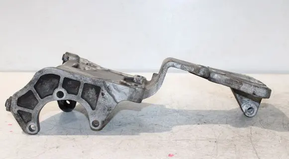 Volvo V70 Generator/alternator bracket 31316673