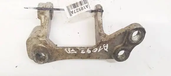 Honda FR-V Engine mounting bracket