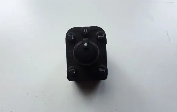 Audi Q2 - Wing mirror switch 4M0959565L