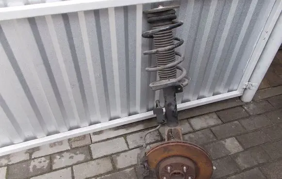 Ford C-MAX I Front wheel hub spindle knuckle MCPERSONZWROTNICA