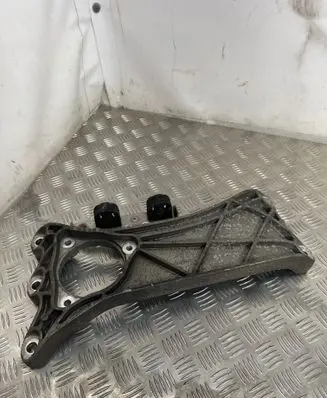 Maserati Ghibli Gearbox mounting bracket 670003632