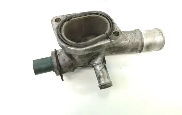 Volkswagen PASSAT B5.5 Engine coolant pipe/hose 038121133A 3258