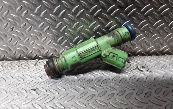 Chrysler Town & Country IV Fuel injector 04861454AA