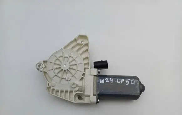Mercedes-Benz B W245 Front door window regulator motor A1698204142 996138102