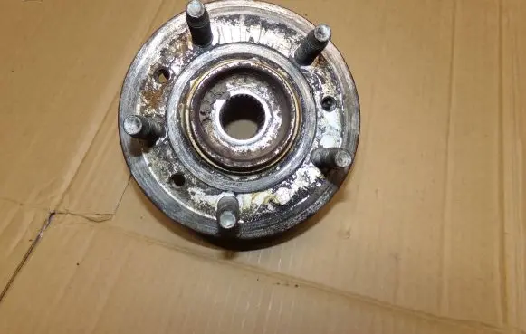 Ford Freestar Front wheel bearing hub 