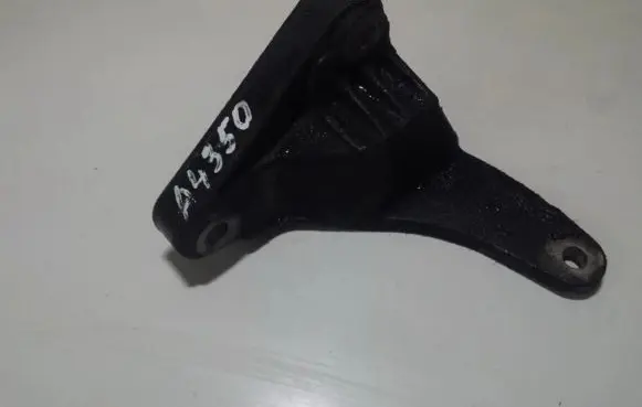 Jaguar X-Type Engine mounting bracket