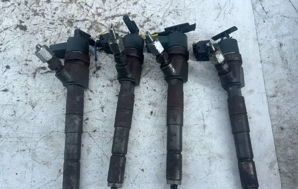Opel Insignia A Fuel injectors set 0445110327