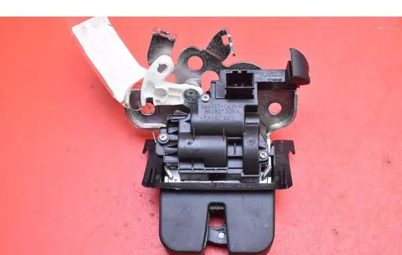 Skoda Fabia Mk3 (NJ) Tailgate/trunk/boot lock/catch/latch 8R0827505A