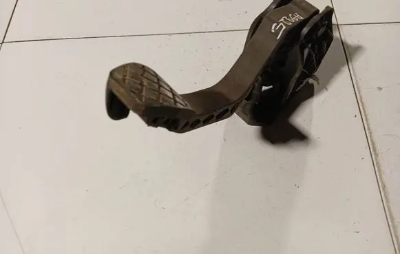 Skoda Octavia Mk2 (1Z) Clutch pedal 1K1721059CH