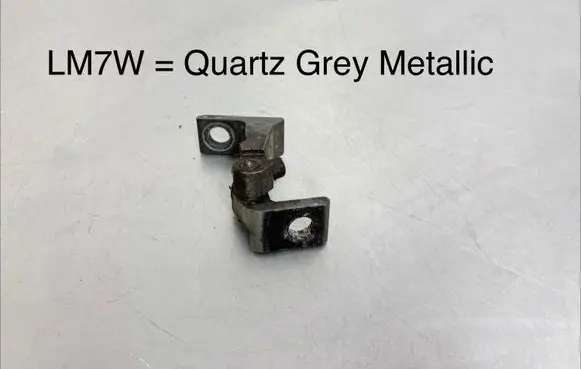 Audi Q7 4M Rear door lower hinge 8S0833404A
