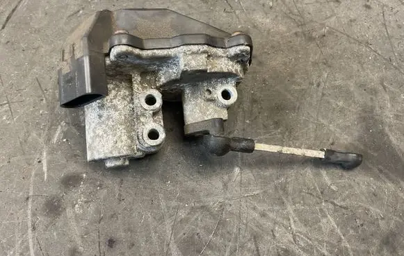 Volkswagen Eos Engine shut-off valve 06F133482 2900312909 A2C53042178