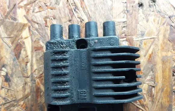Opel Corsa C High voltage ignition coil 1103872