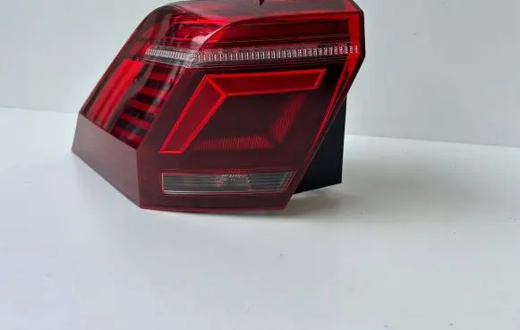 Volkswagen Tiguan Rear/tail lights 5NA945207J
