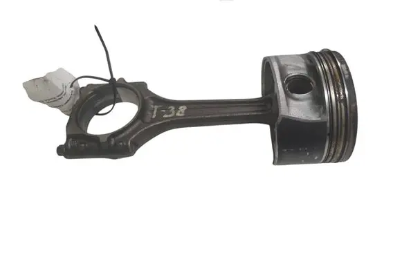 Volkswagen Caddy Piston with connecting rod 