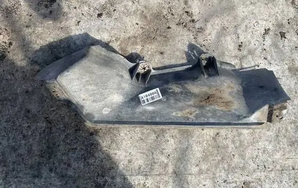 Volkswagen PASSAT B4 Engine splash shield/under tray 3A9825217