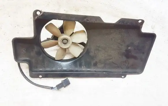 Radiator cooling fan shroud