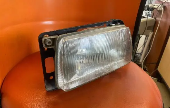 Volkswagen Jetta III Headlight/headlamp 165941005G 165941005