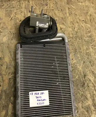 Mercedes-Benz E W212 Air conditioning (A/C) radiator (interior) 