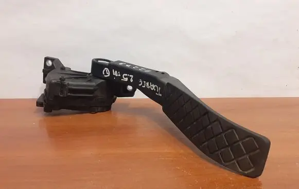 Volkswagen Touareg I Accelerator throttle pedal 12273 7L6723507