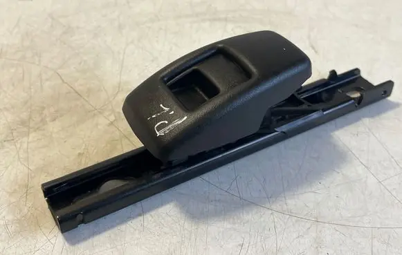 Peugeot Expert Seat belt height adjuster 9811404680