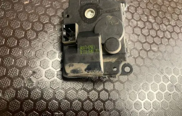 KIA Sorento A/C air flow flap actuator/motor H400730750C