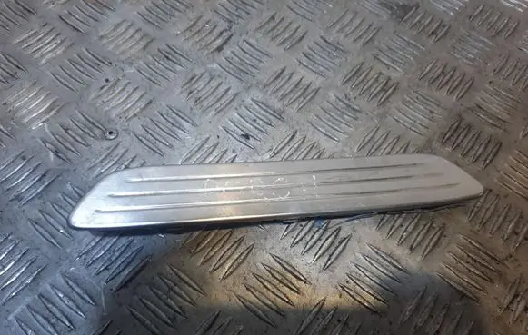 Porsche Cayenne (92A) Sill A053629
