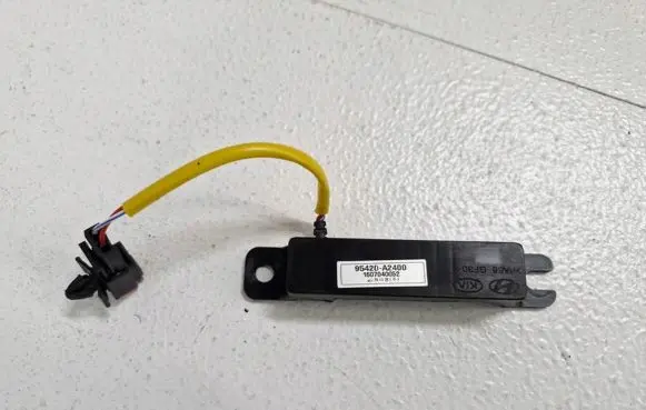 KIA Pro Cee'd II Aerial antenna amplifier 95420-A2400