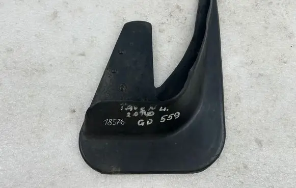 Toyota Avensis T250 Rear mudguard