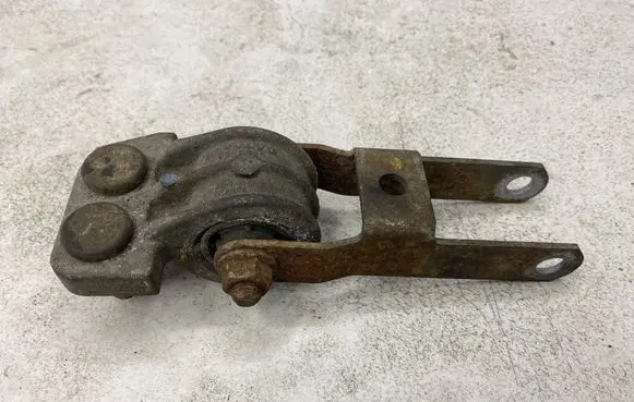 Engine mount bracket
