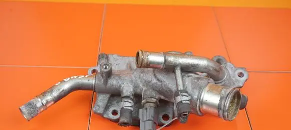 Renault Megane III Thermostat/thermostat housing M4R711