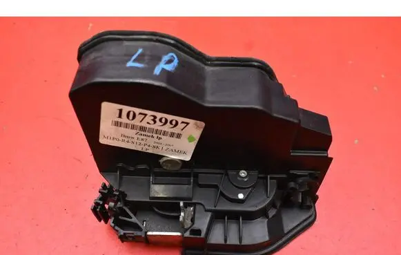 BMW 1 E81 E87 Front door lock 7167077
