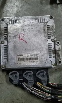 Renault Trafic II (X83) Engine control unit/module 0281010632 8200116526 288141154