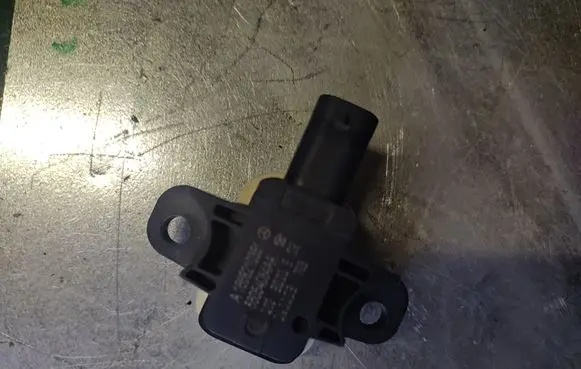 Mercedes-Benz ML W163 Airbag deployment crash/impact sensor A1668210351