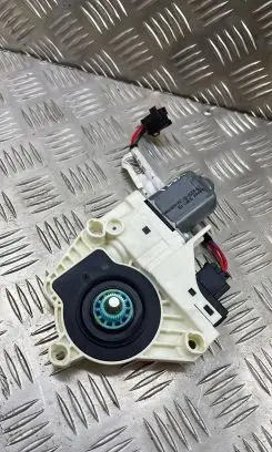 Skoda Yeti (5L) Rear door window regulator motor 5L0959812